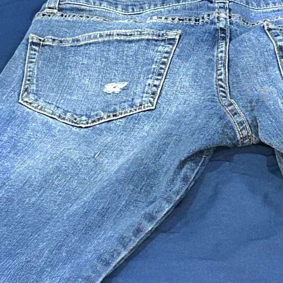 Taylor and Sage Distressed Jeans w/ Flower Appliqué, size 28 - Picture 9 of 9